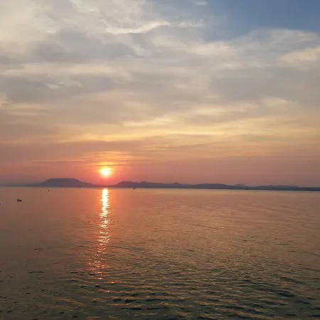 Lake House Green Garden Daire Balatonakarattya