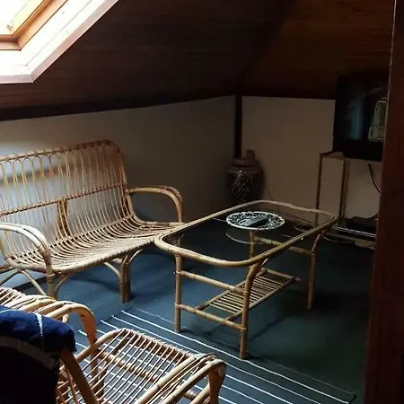 Lake House Green Garden Daire